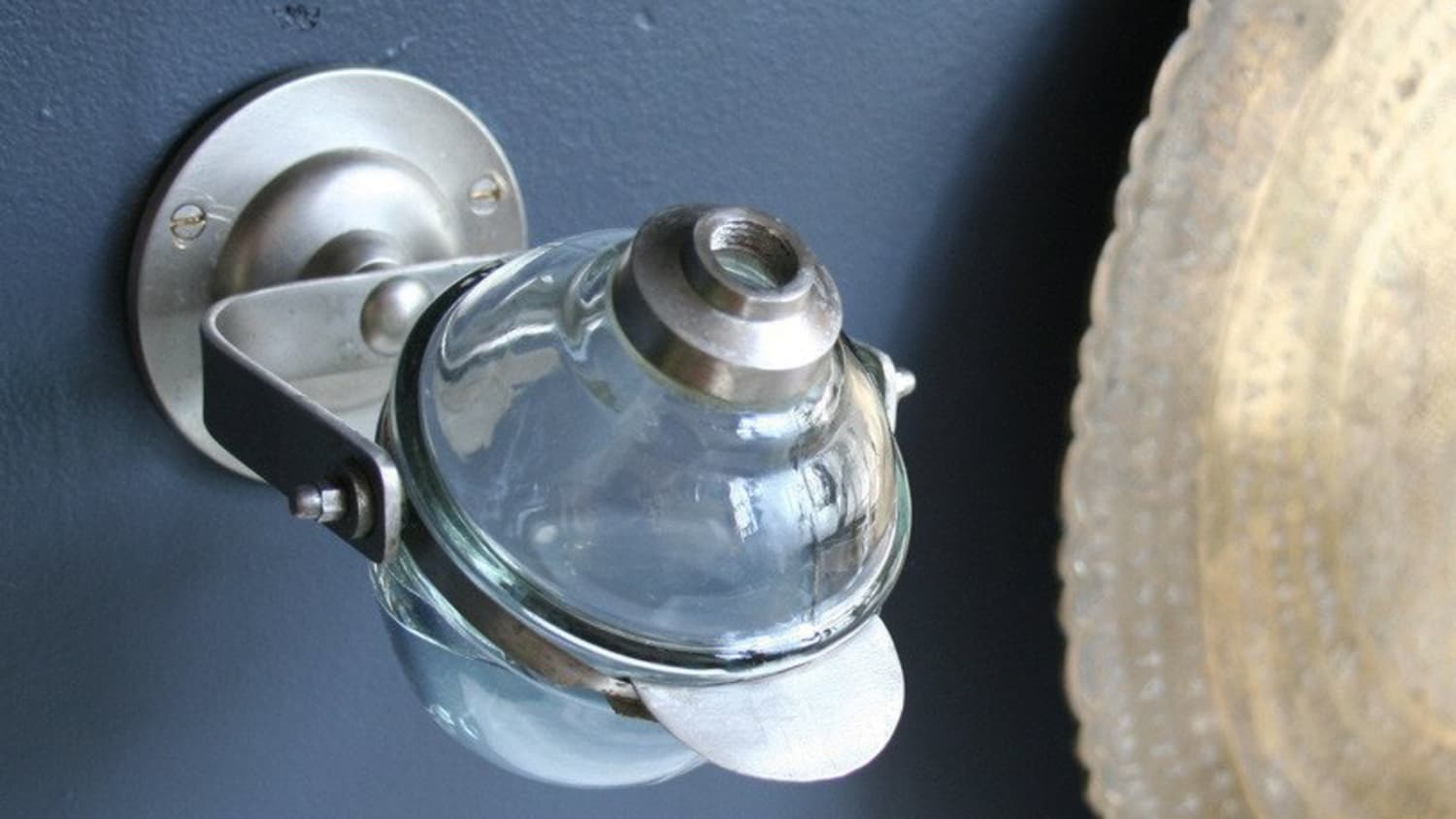 Wall hand outlet soap dispenser
