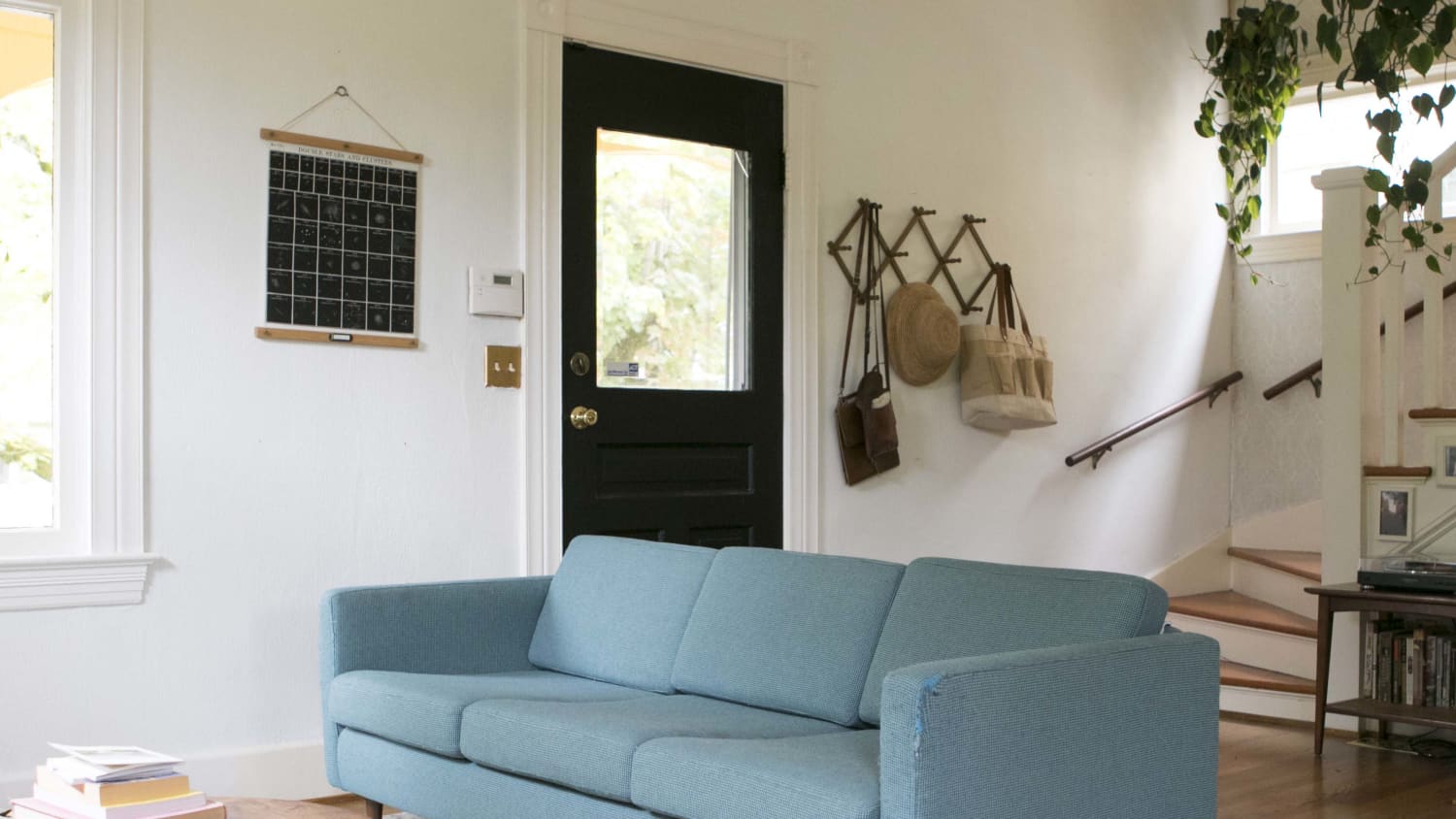 This TikToker Came Up With a Brilliant Way To Use Those Accordion Racks You See At the Thrift Store Apartment Therapy