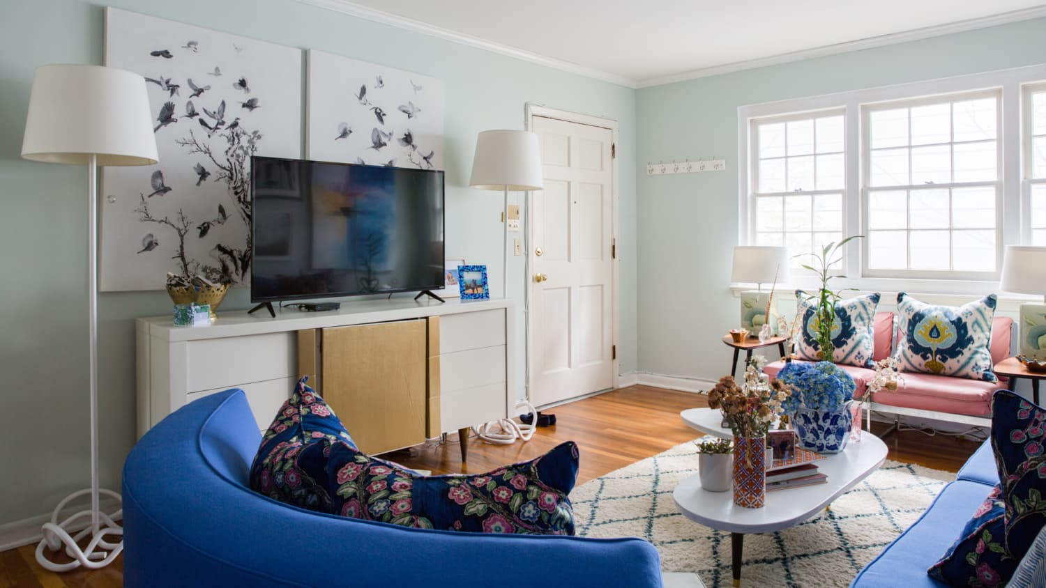 Modern tv stand 2024 for small spaces