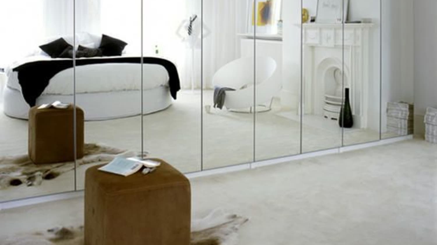 Full top mirrored wall