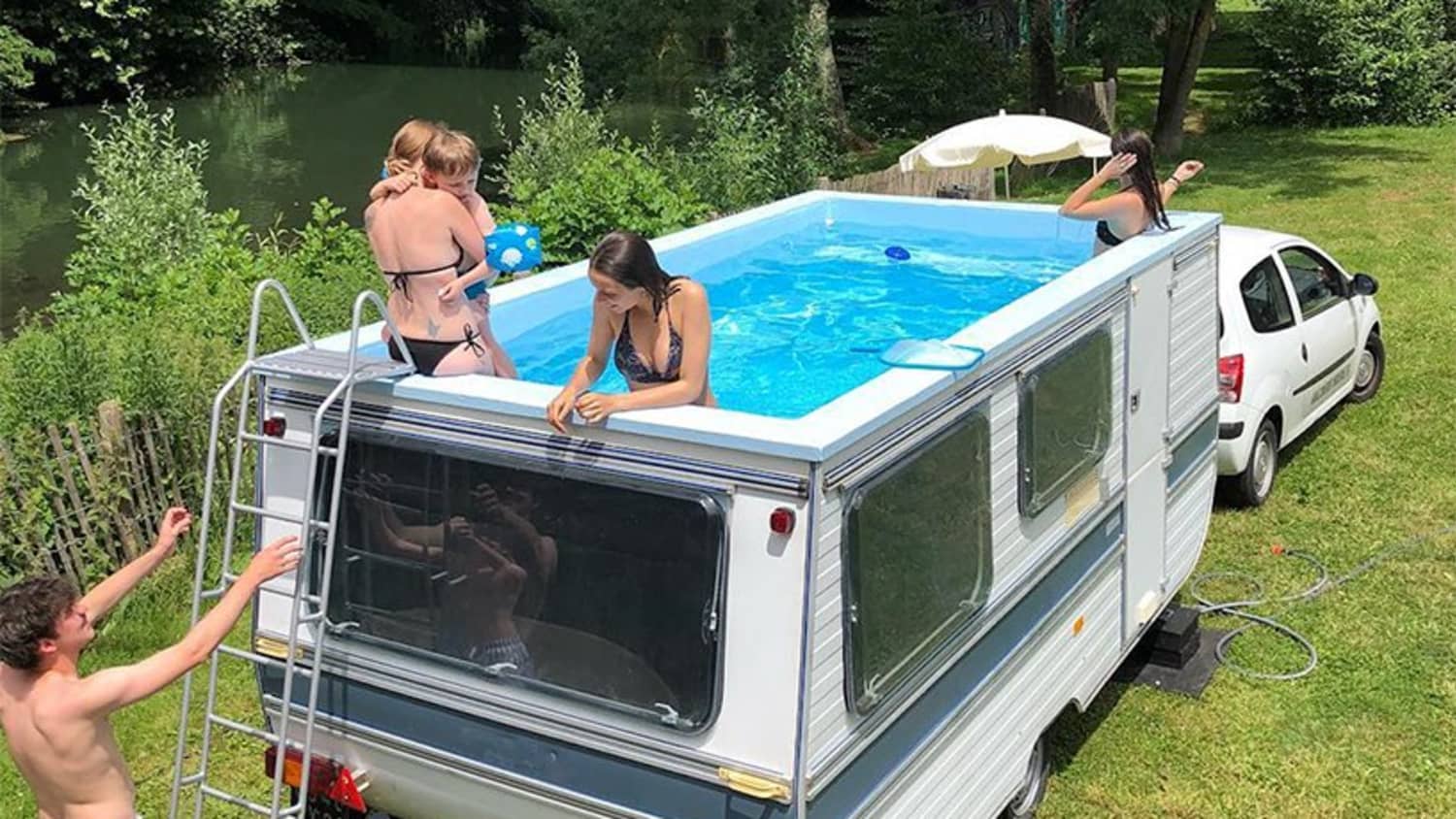 Barbie camper van with swimming pool clearance
