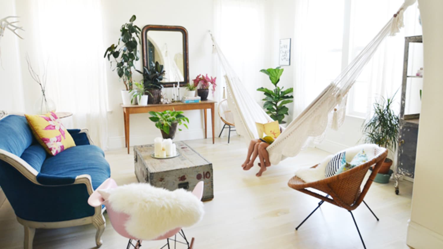 How to hang a hammock chair in an apartment outlet