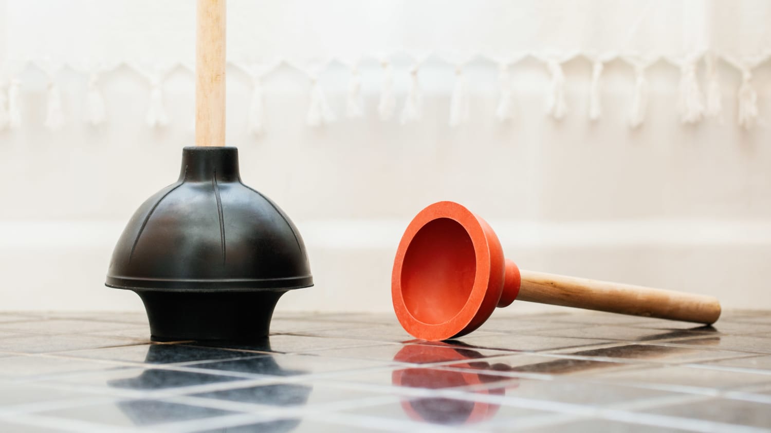How to outlet use a plunger