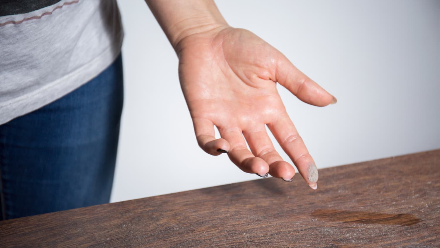 Dusting furniture online