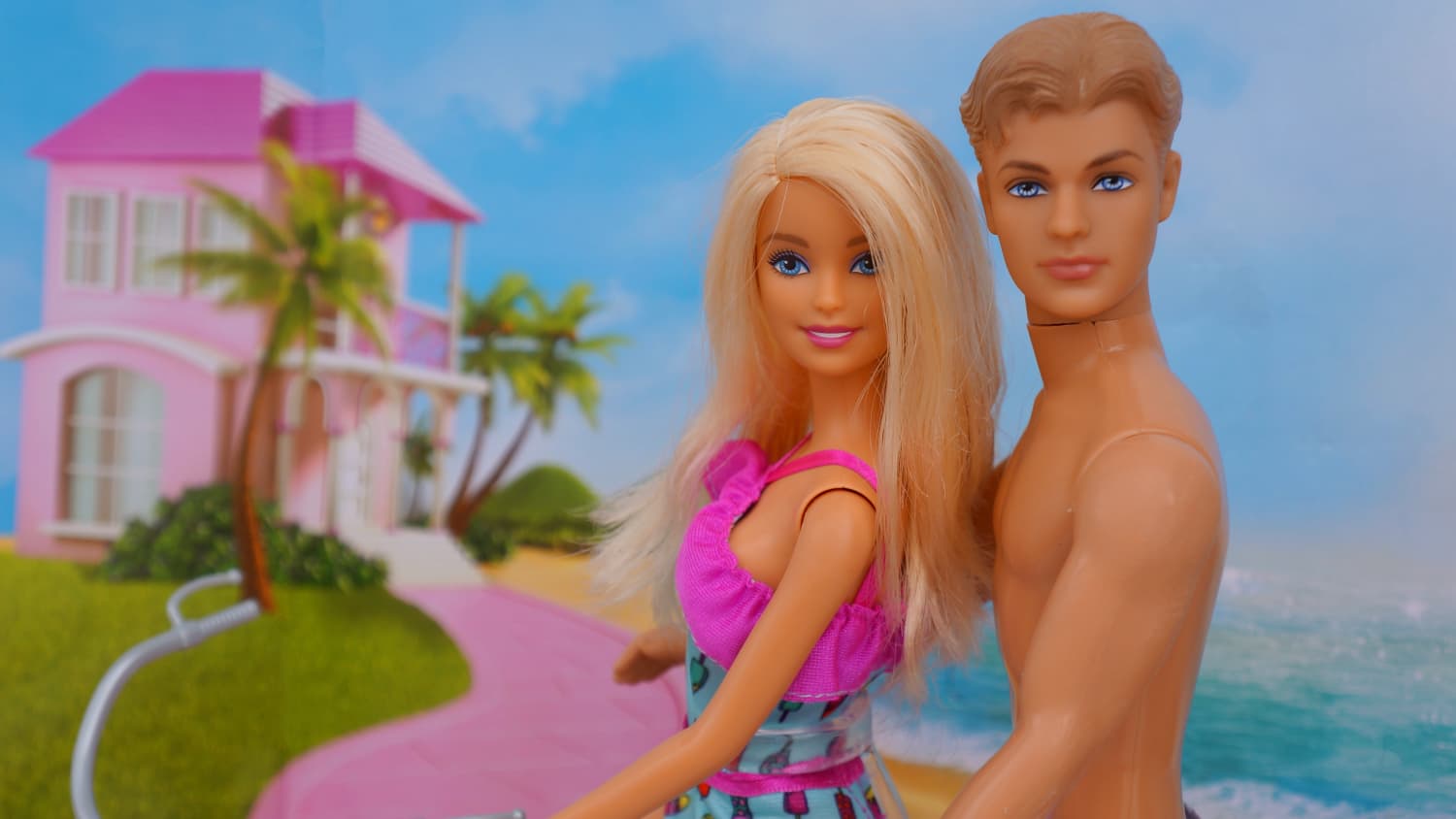 Barbie and ken love in kitchen sales