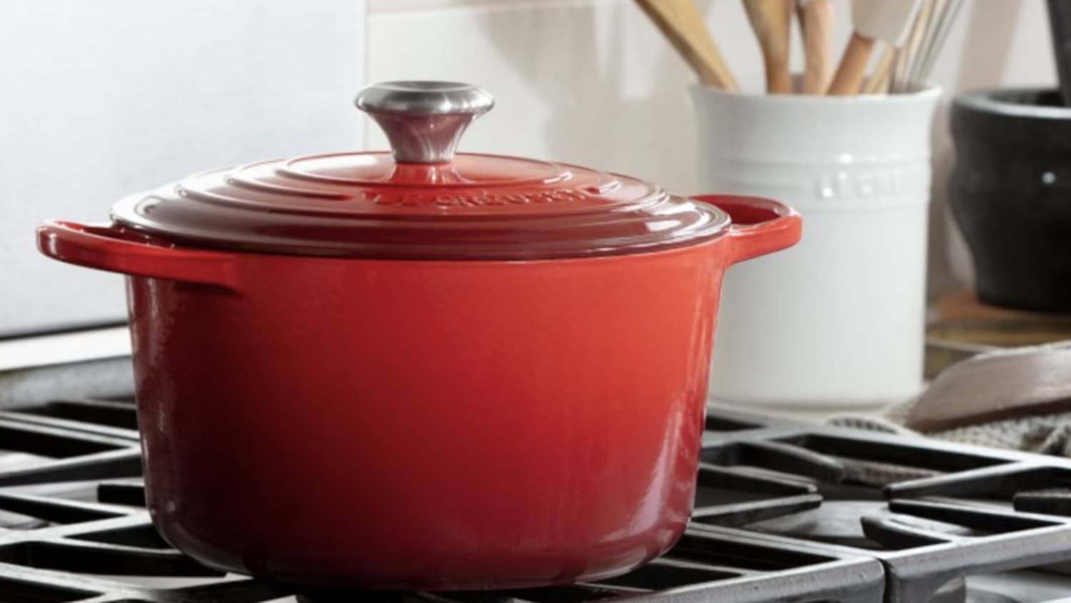 https://cdn.apartmenttherapy.info/image/upload/f_jpg,q_auto:eco,c_fill,g_auto,w_1500,ar_16:9/commerce%2FLe-Creuset-Red-Deep-Oven