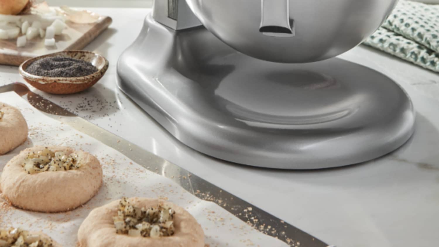 KitchenAid 7 Quart Bowl-Lift Stand Mixer comes with redesigned premium  touchpoints » Gadget Flow