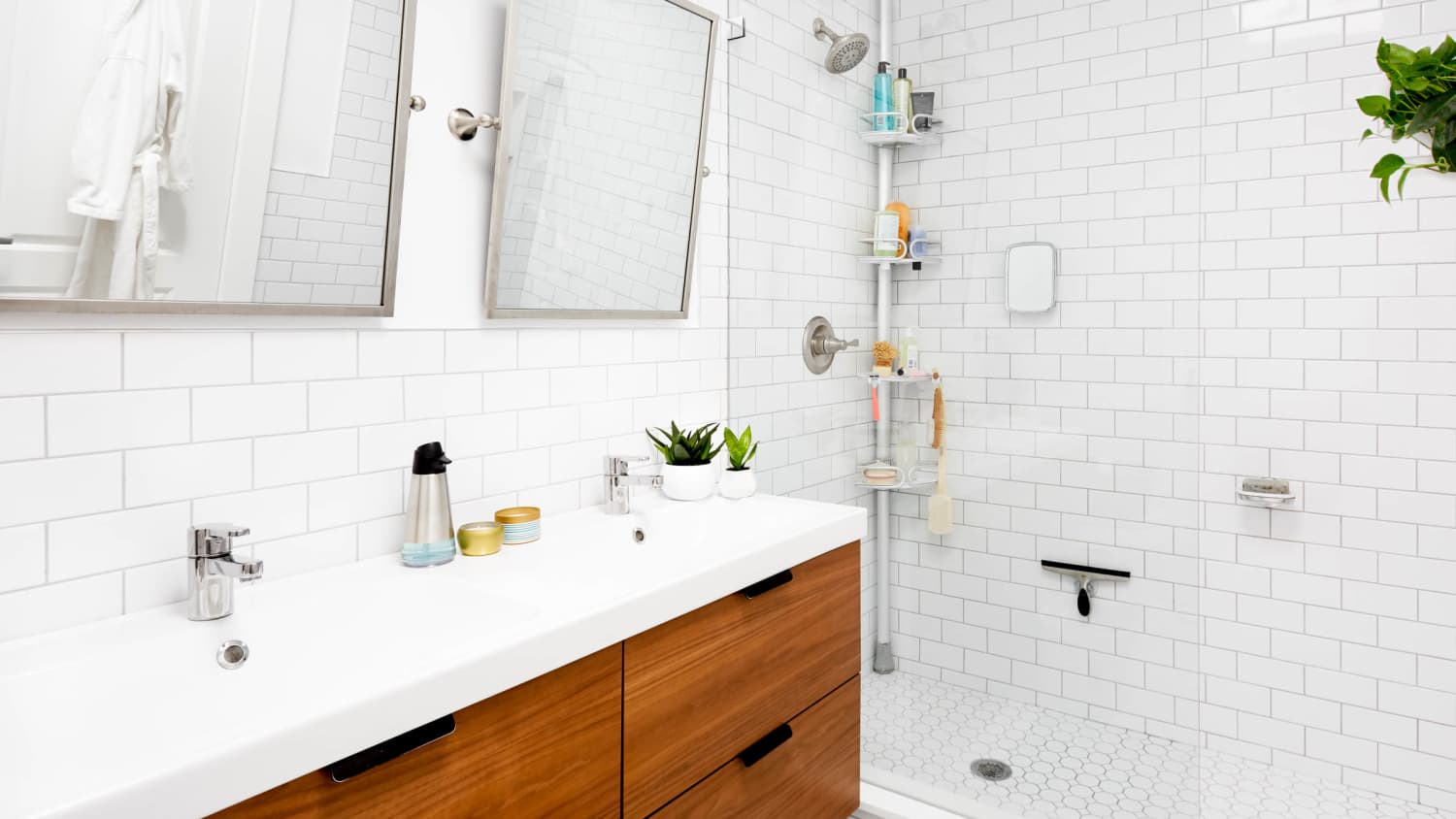 Mom likes to keep her bathroom neat and tidy. See her 9 simple tips and  tricks