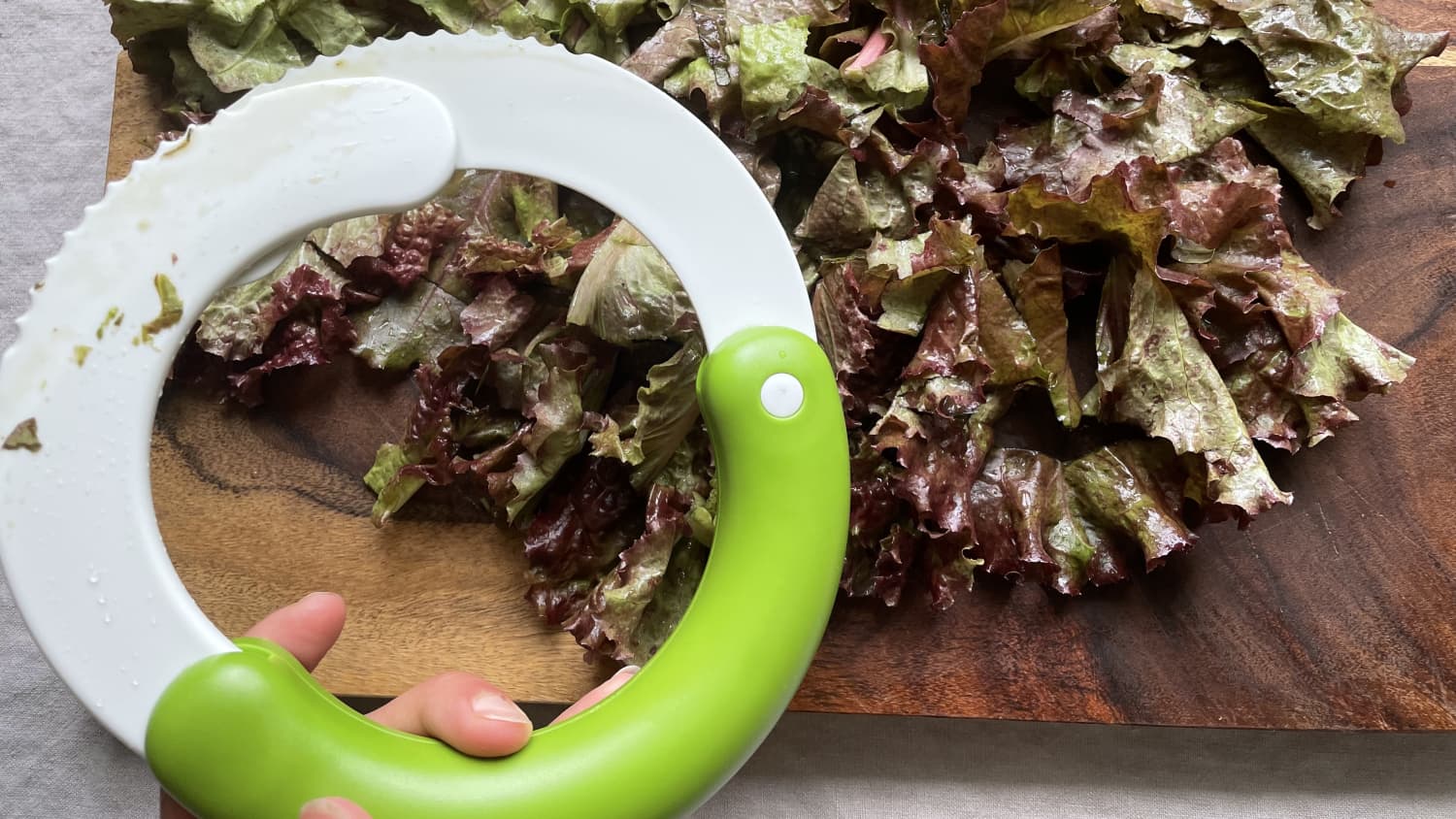 Shoppers Swear by This $10 Chopper for Crunchy Salads