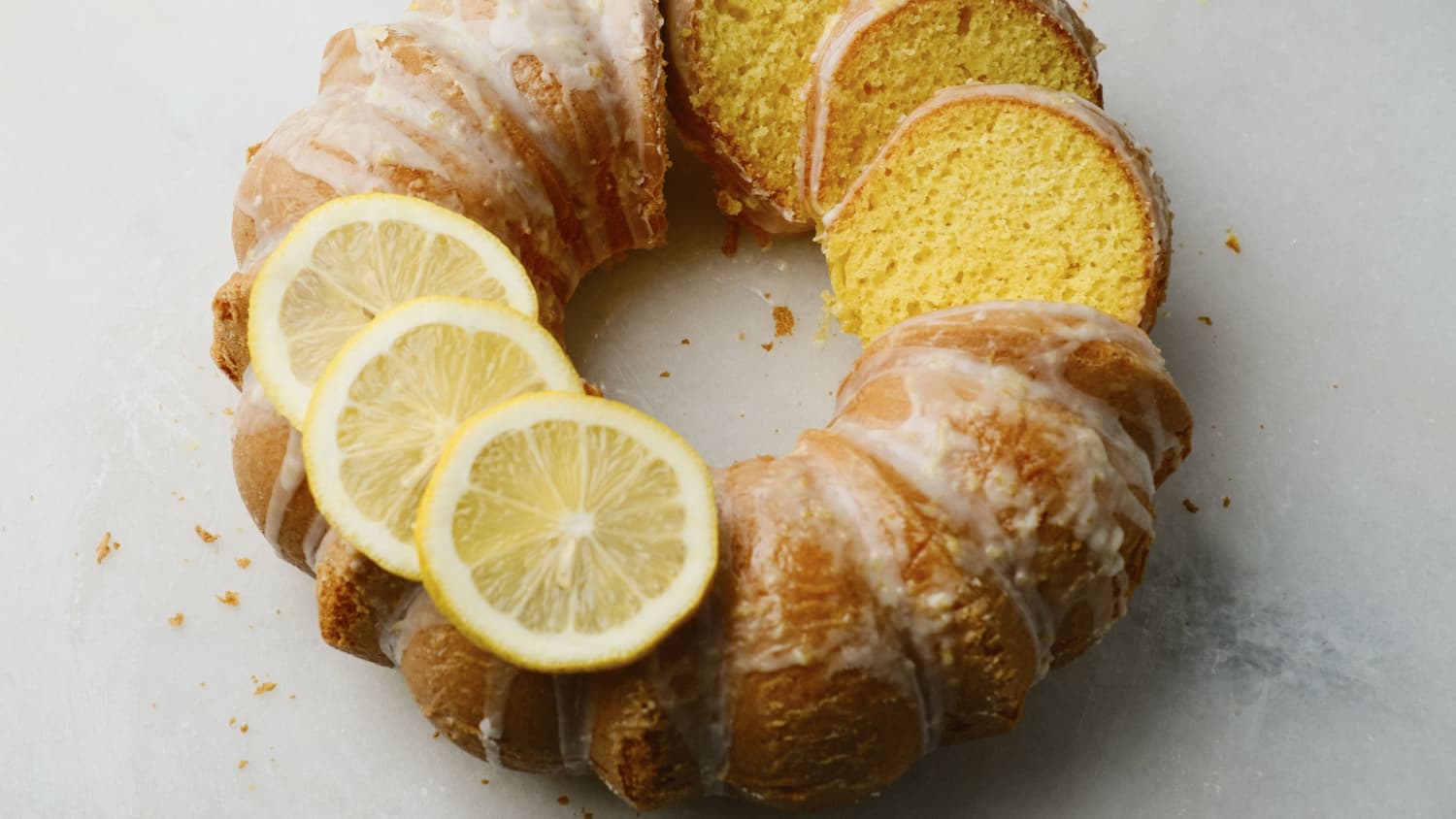Review: Cake Maternity Lemon Zest and Dark Croissant - WideCurves