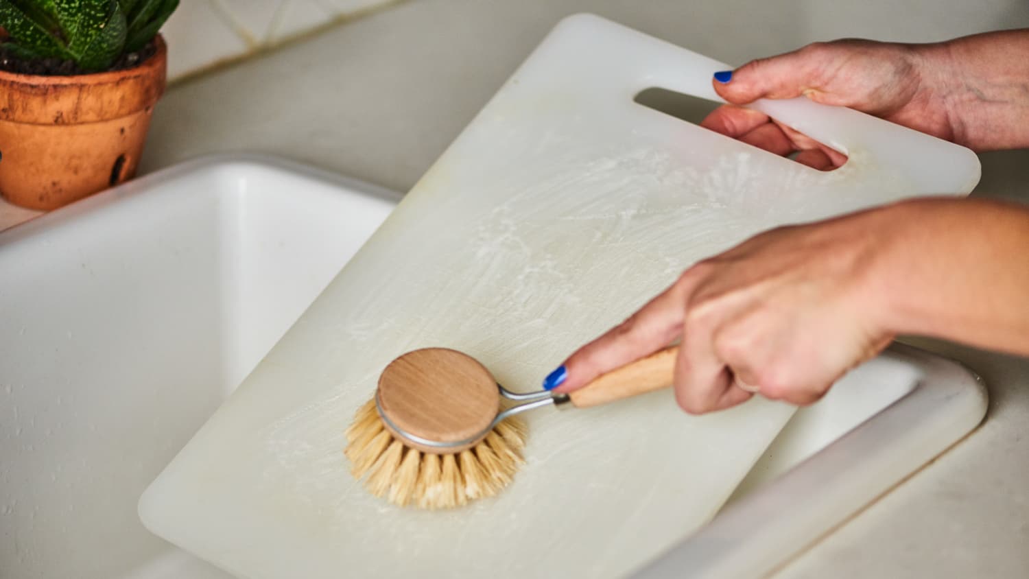 Surprise: Plastic Cutting Boards Shed Microplastics During Use - Core77