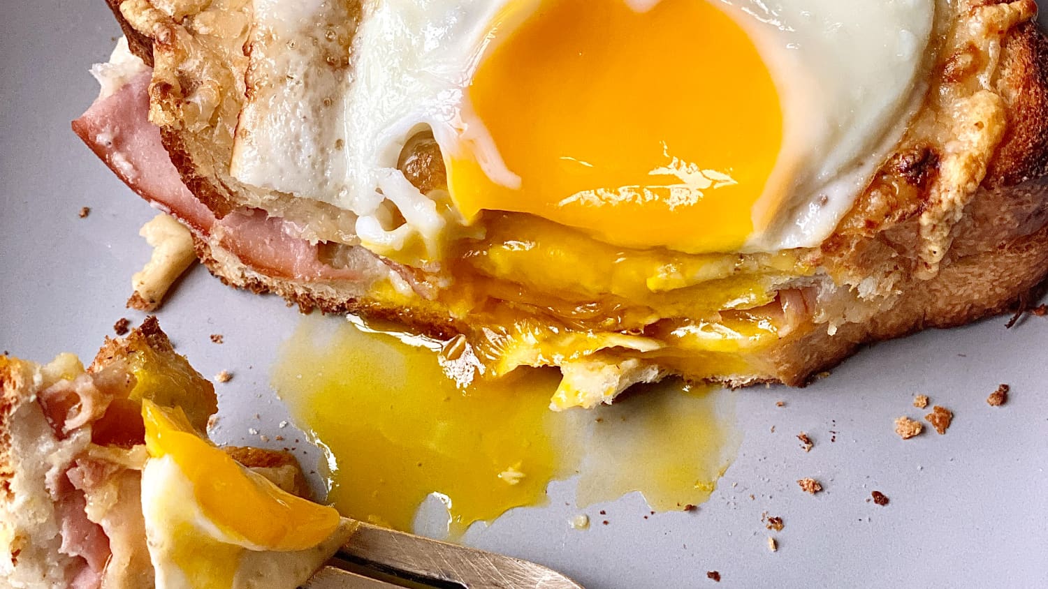 Croque Madame Recipe (Ham, Cheese Fried Egg Sandwich