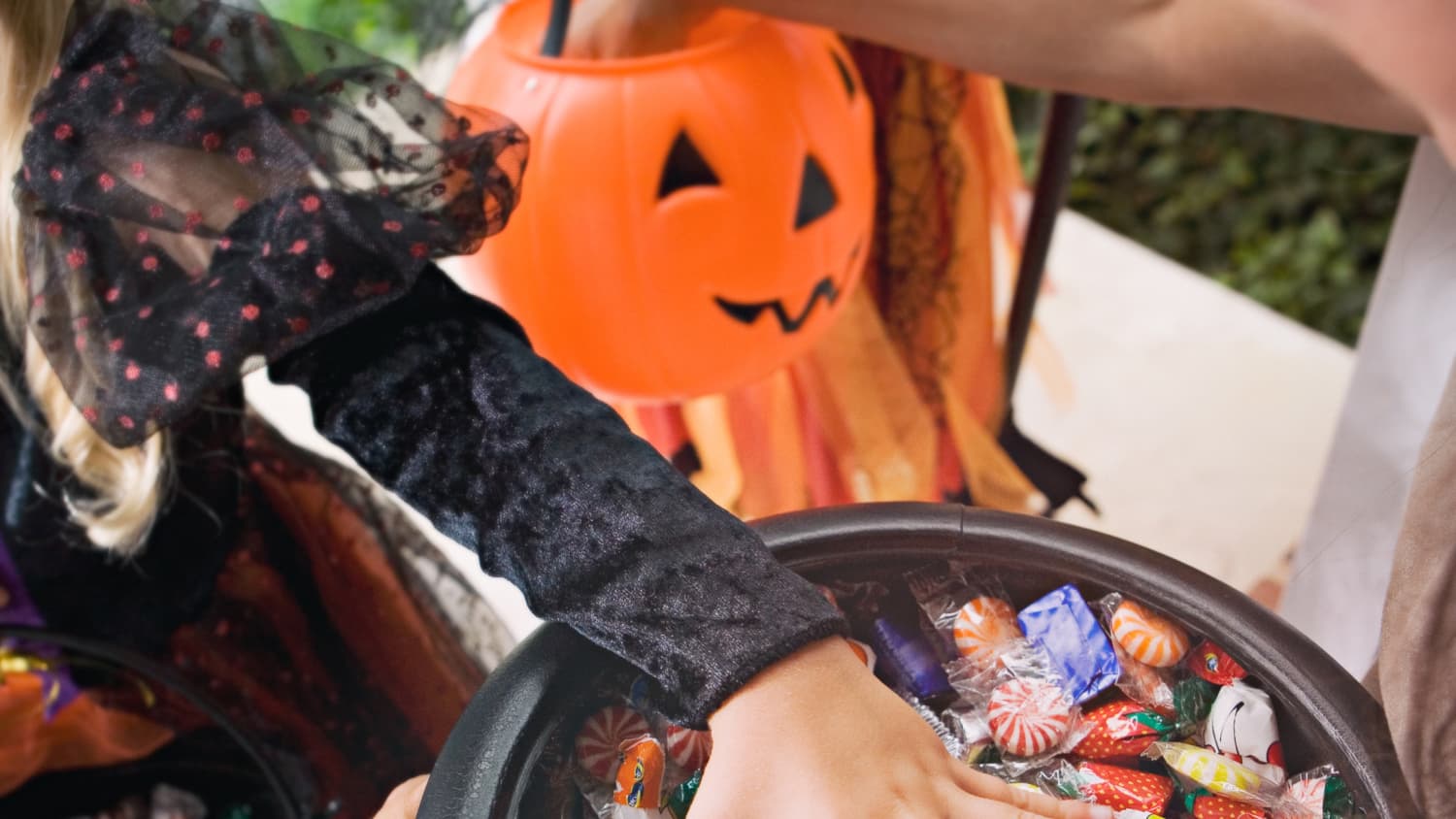 A Formula for How Much Halloween Candy to Buy | Apartment Therapy