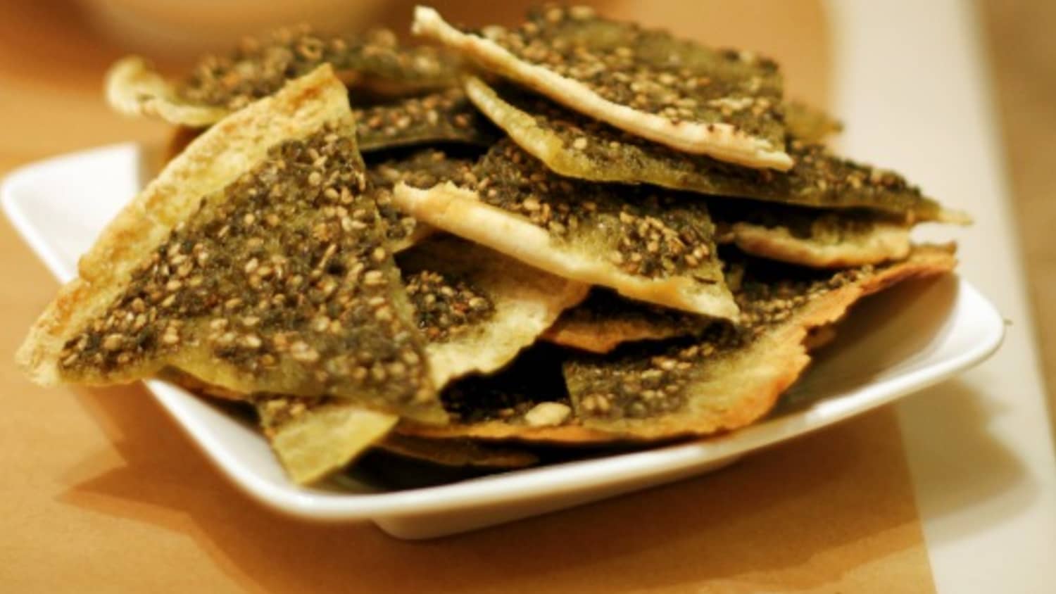 Fresh Fall Snack Recipe Za Atar Pita Chips With Yogurt Dip Kitchn للفائف الزعتر الصغيرة قرمشة وطعم شهي! za atar pita chips with yogurt dip