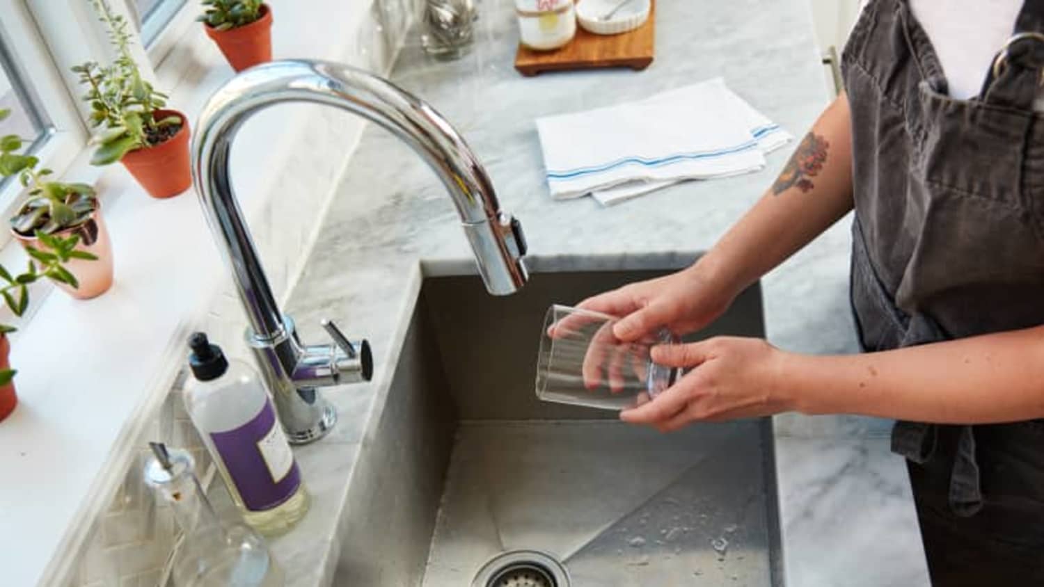 Cleaning the Kitchen Sink