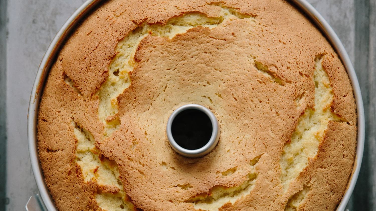 What's the Difference Between Bundt Pans, Sponge Cake Pans, and Chiffon Pans?