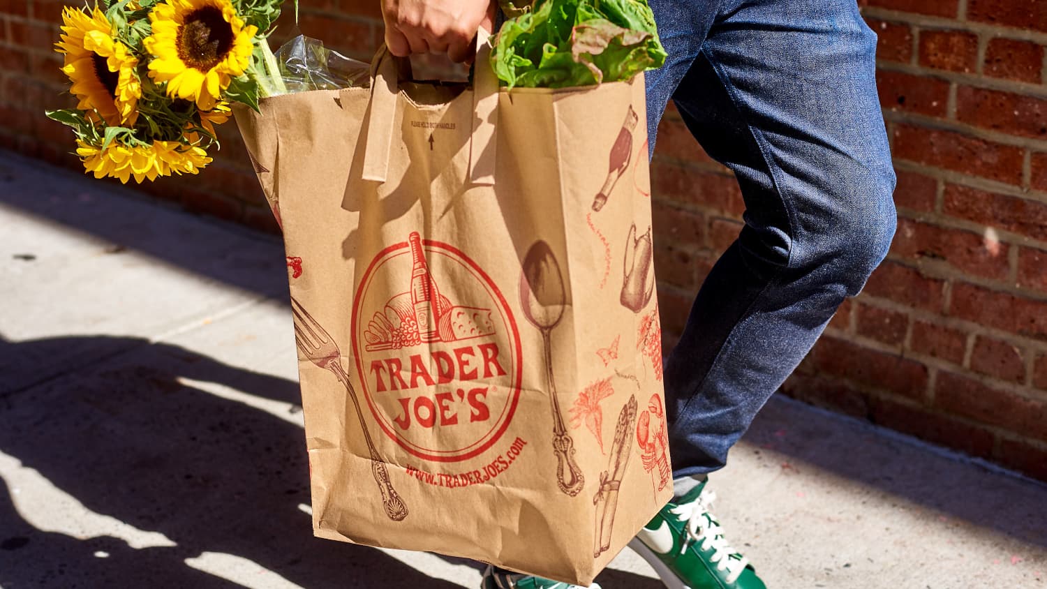 Trader Joe's brown paper bag flower bouquet 🌸 #floristsoftiktok #fory, Trader Joes