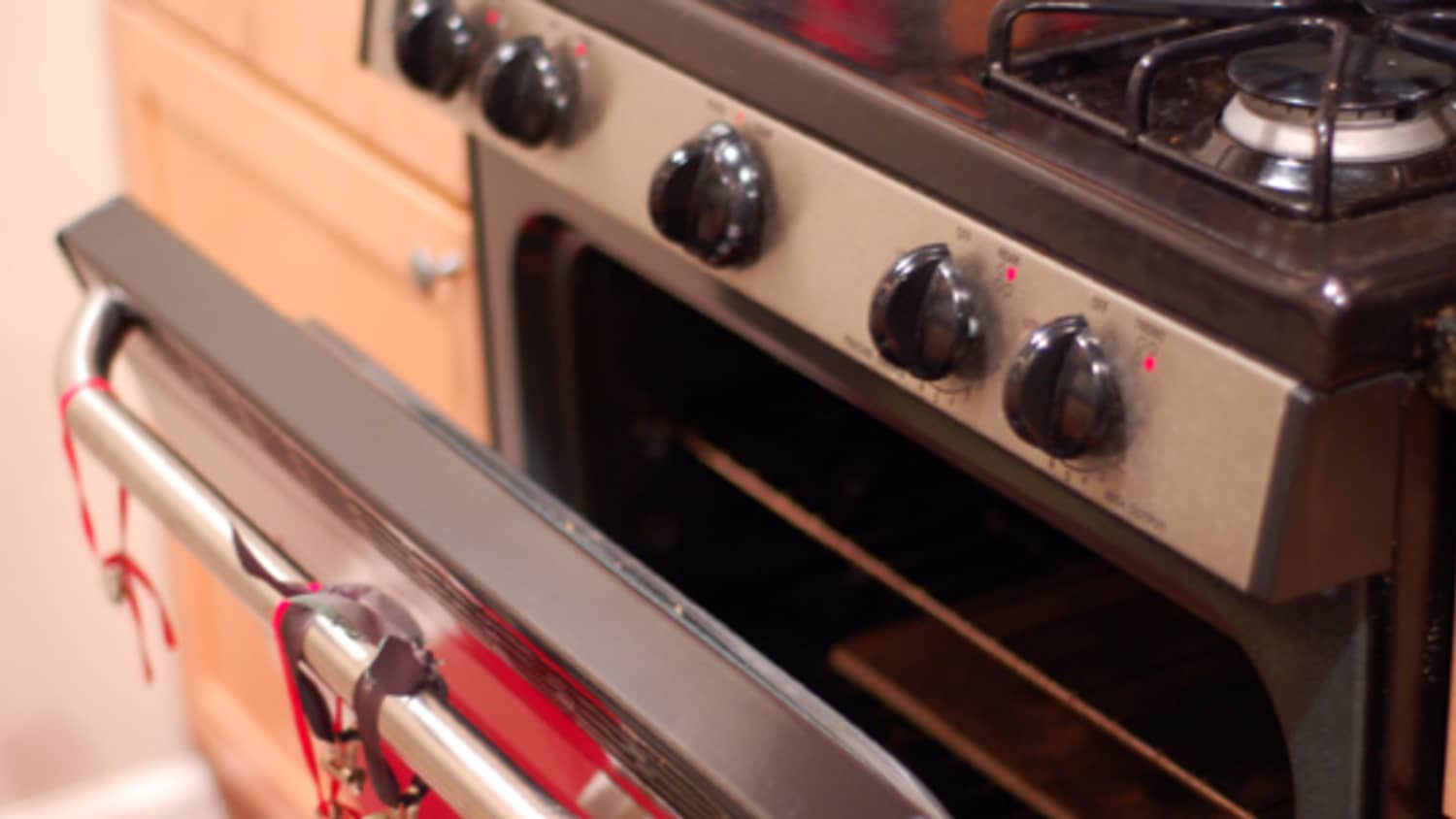 Should I Grill With The Door Open Or Closed? - CookersAndOvens Blog