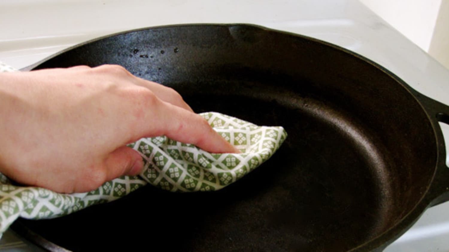 A man gave his cast-iron skillet 80 coats of seasoning for 'science.'  Here's what happened
