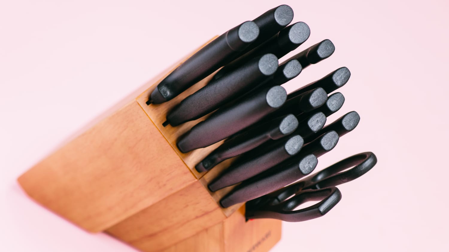 Why Should You Invest in a Knife Block Set?