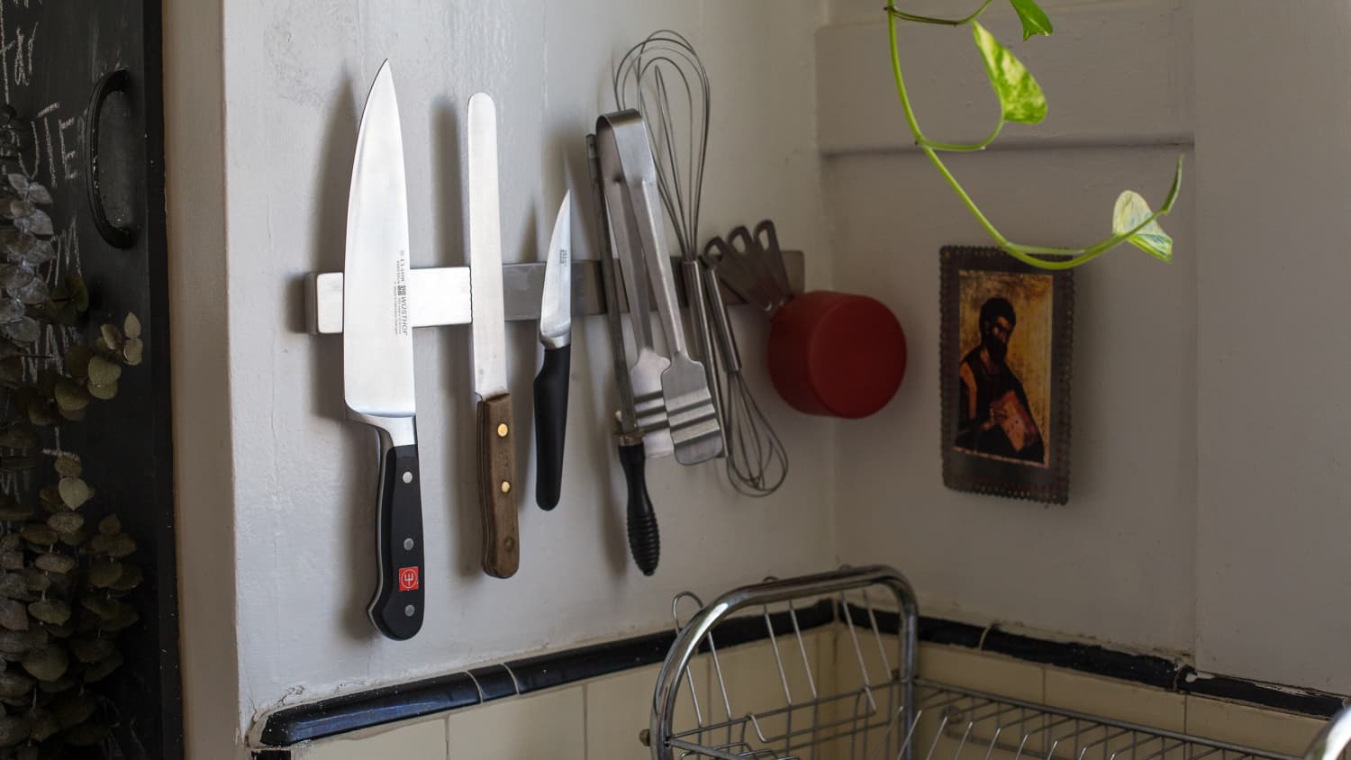 6 More Ways to Use a Magnetic Knife Strip Around the Kitchen ...