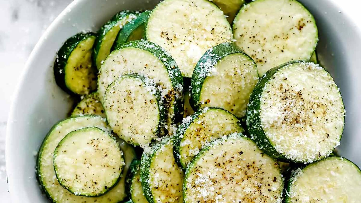 This 5 Minute Parmesan Zucchini Is The Easy Side Dish You Need