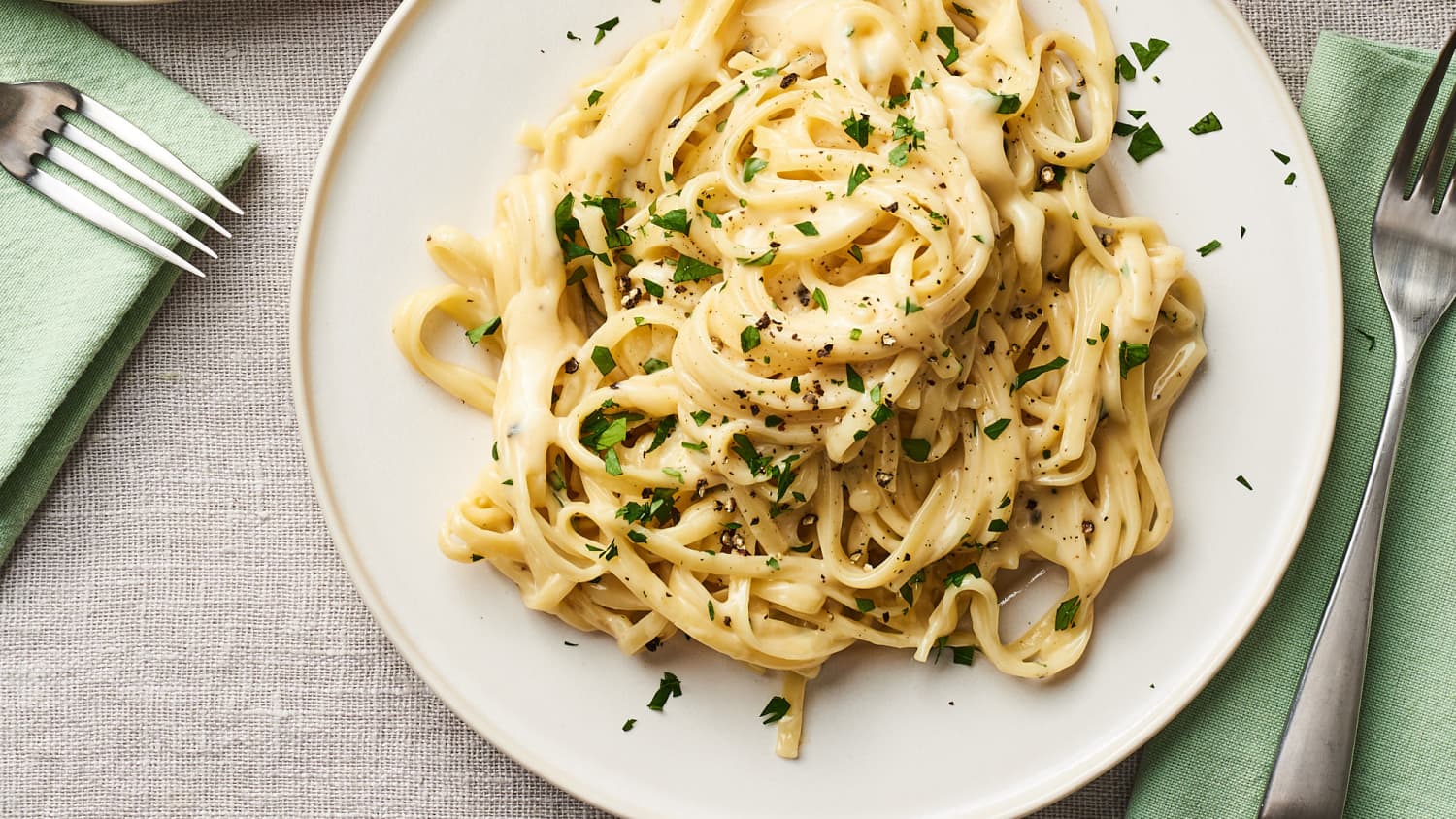 How To Make the Best, Easiest Homemade Alfredo Sauce