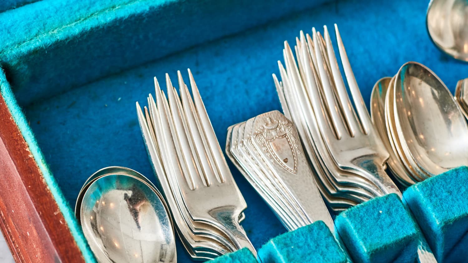 How to clean silver with white vinegar on sale