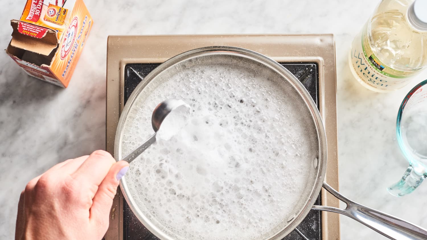 vinegar baking soda pan cleaner