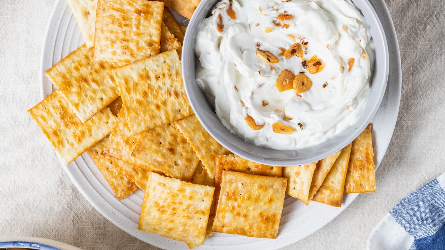 Are saltine crackers bad for dogs best sale