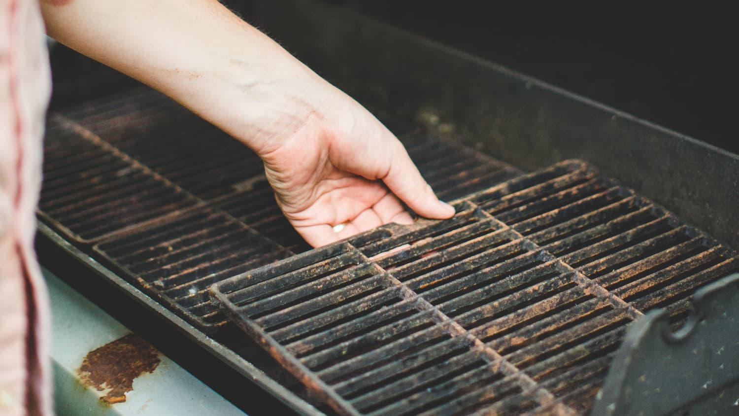 The Best Most Effective Way to Clean Disgusting Grill Grates The Kitchn