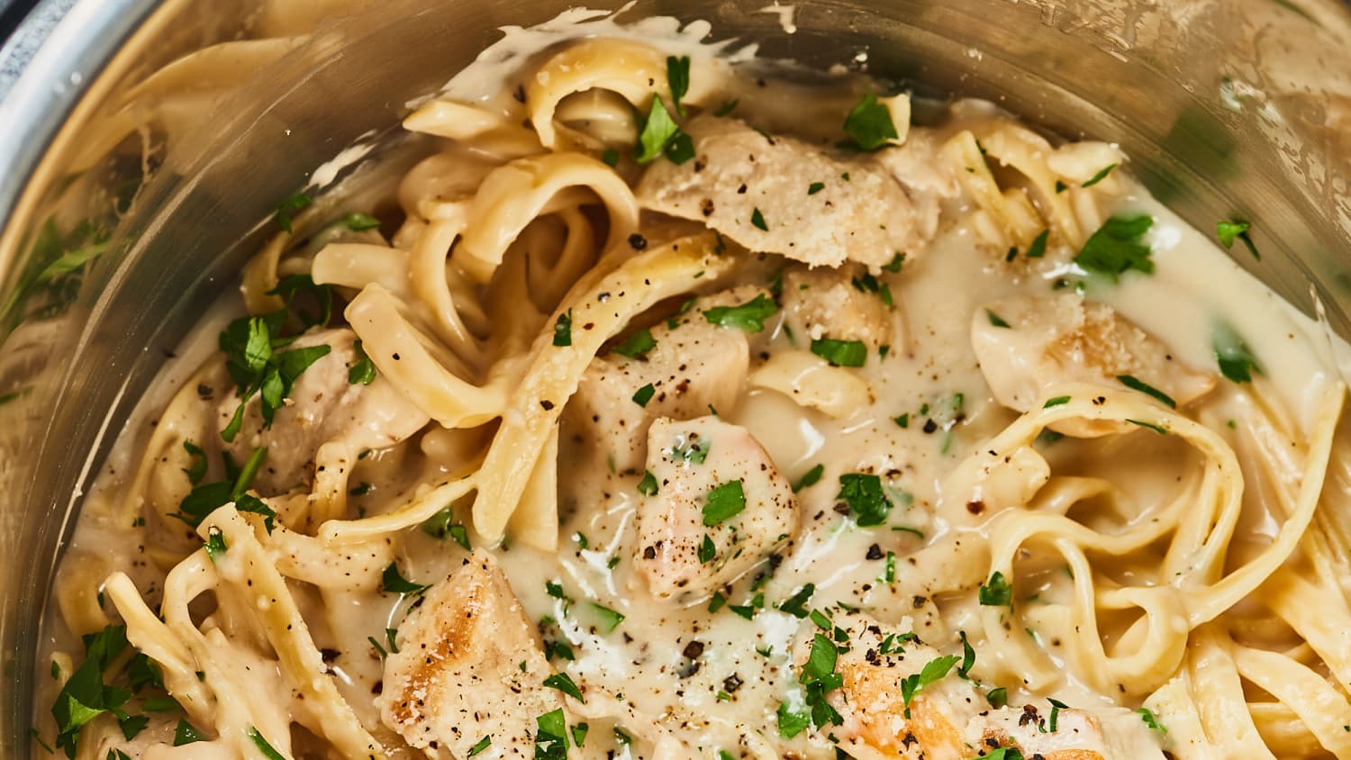This Instant Pot Chicken Alfredo Tastes Just Like the Creamy Classic