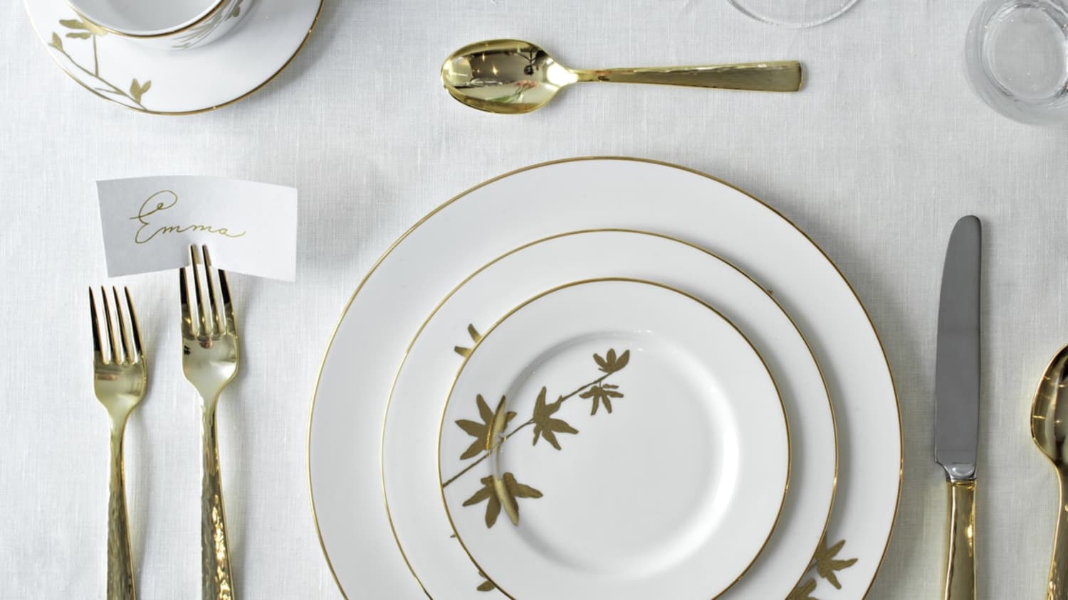 Formal outlet dinnerware set