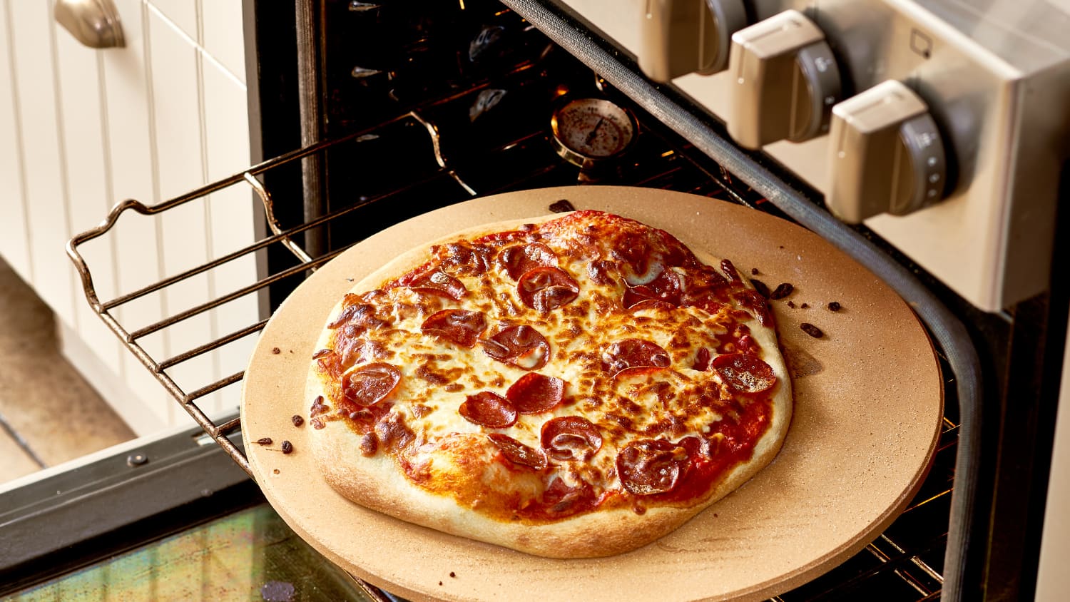 Pizza stones online & pans