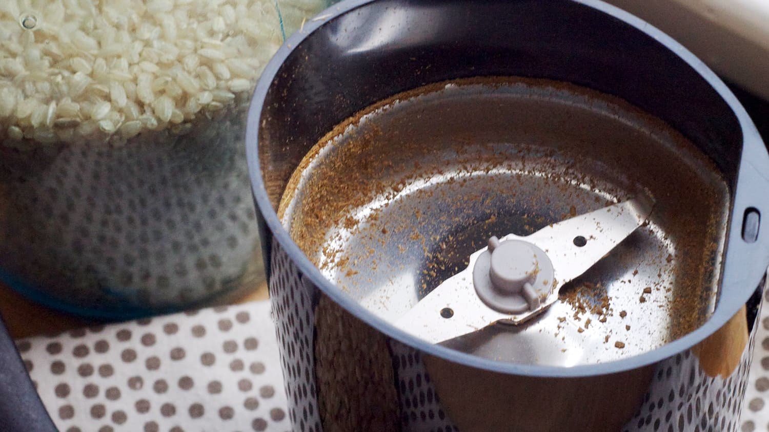 Clean coffee on sale grinder with rice
