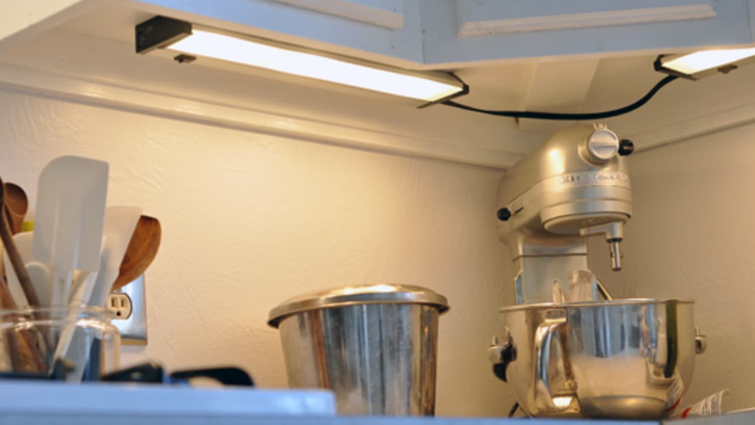 4 Types of Under Cabinet Lighting Pros Cons and Shopping Advice The Kitchn