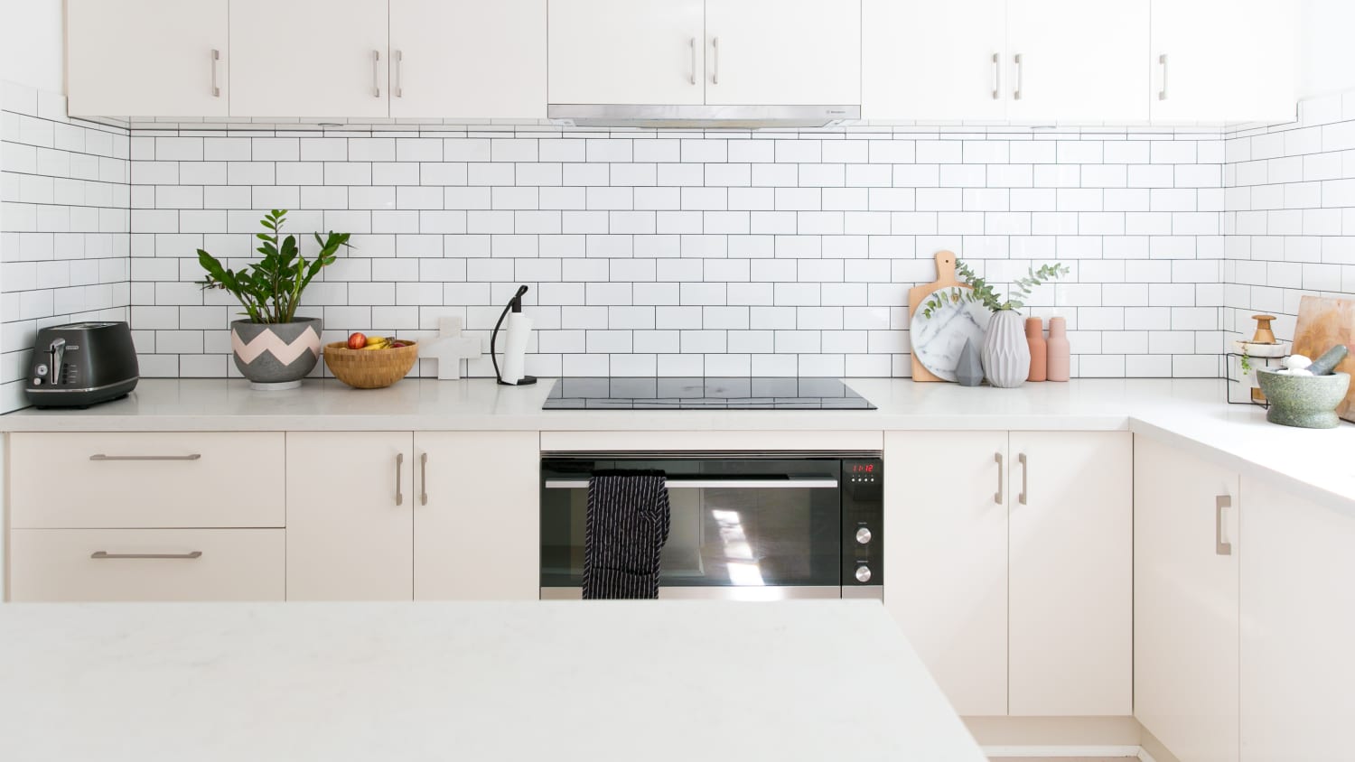 All About Quartz Countertops What Is Quartz Made Of What Are Its Pros Cons Kitchn