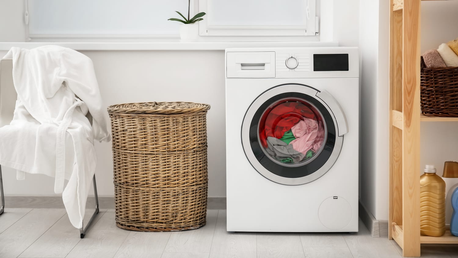 Ways to Do Laundry in an Apartment Without Washer and Dryer Hookups