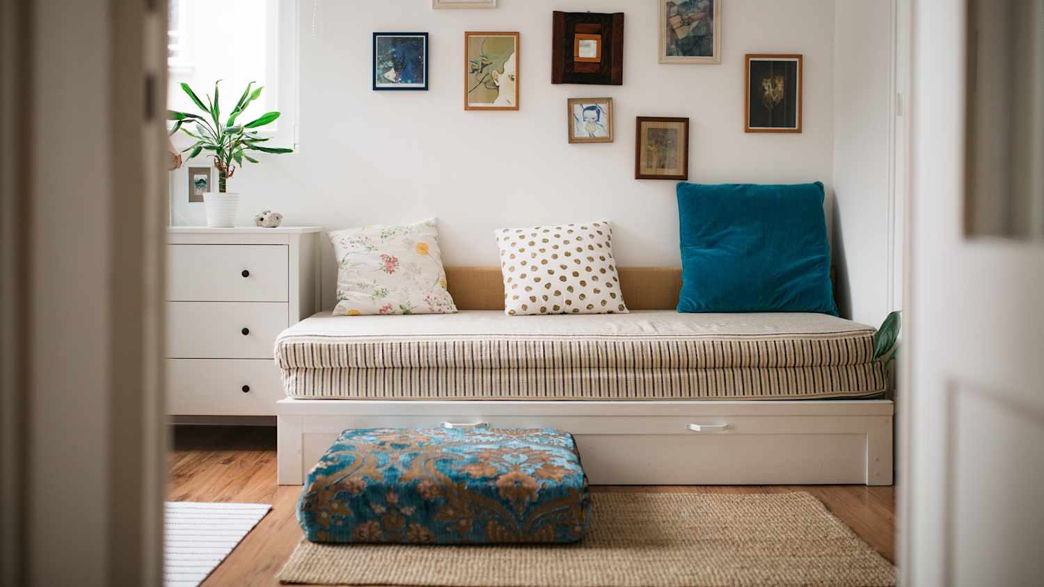The HEMNES Daybed Is a Top Pick for Small Spaces – Here's Why