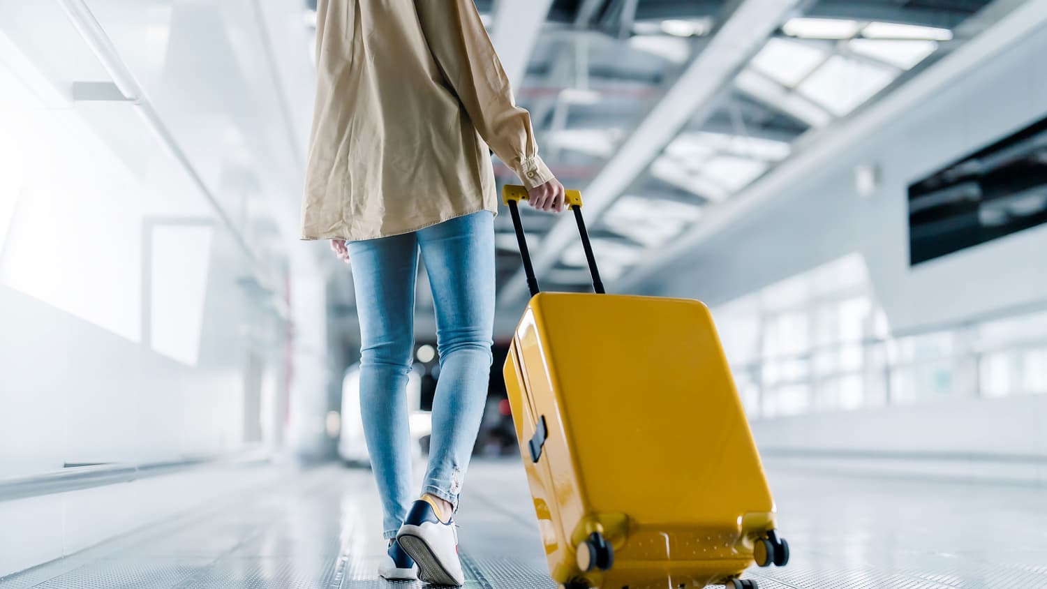 10 Best Luggage Brands 2023 Away Samsonite Lo Sons Apartment Therapy