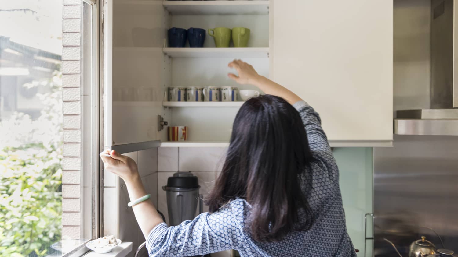 Storage for plates and glasses 2025
