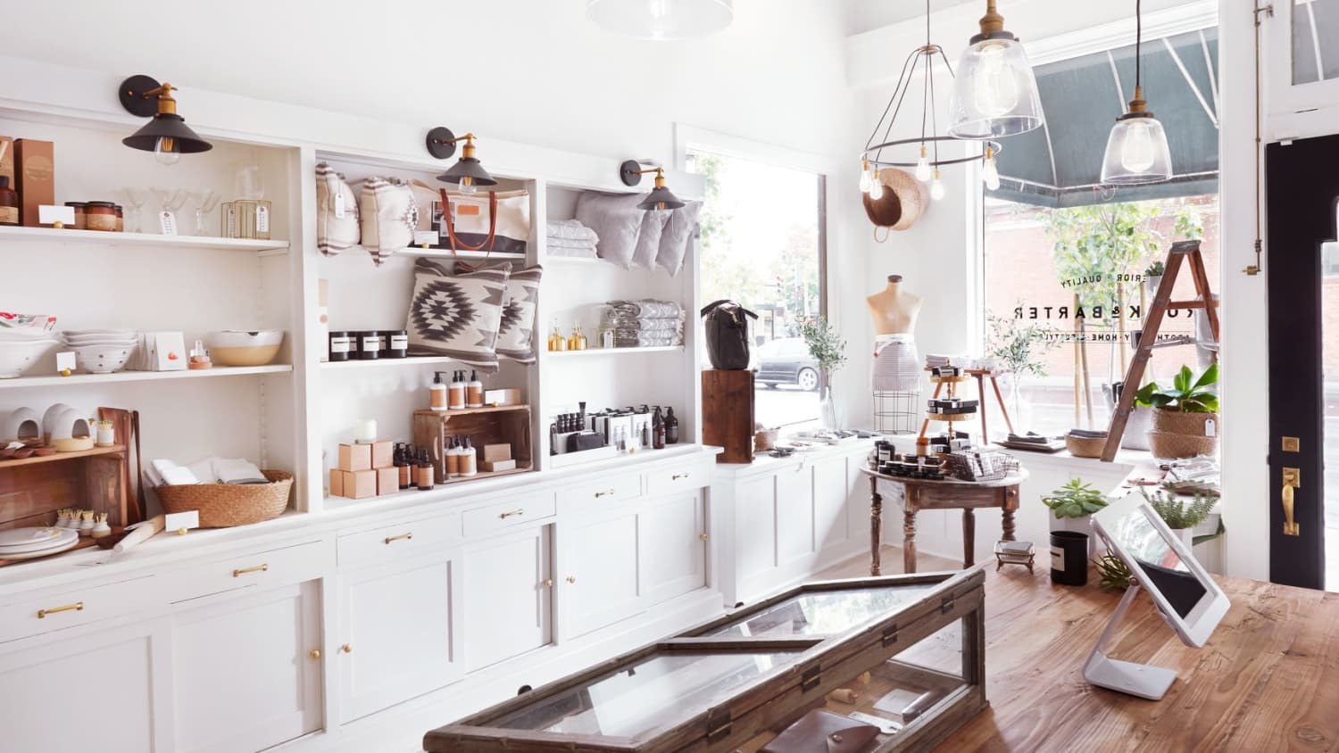 Small home shop decor stores