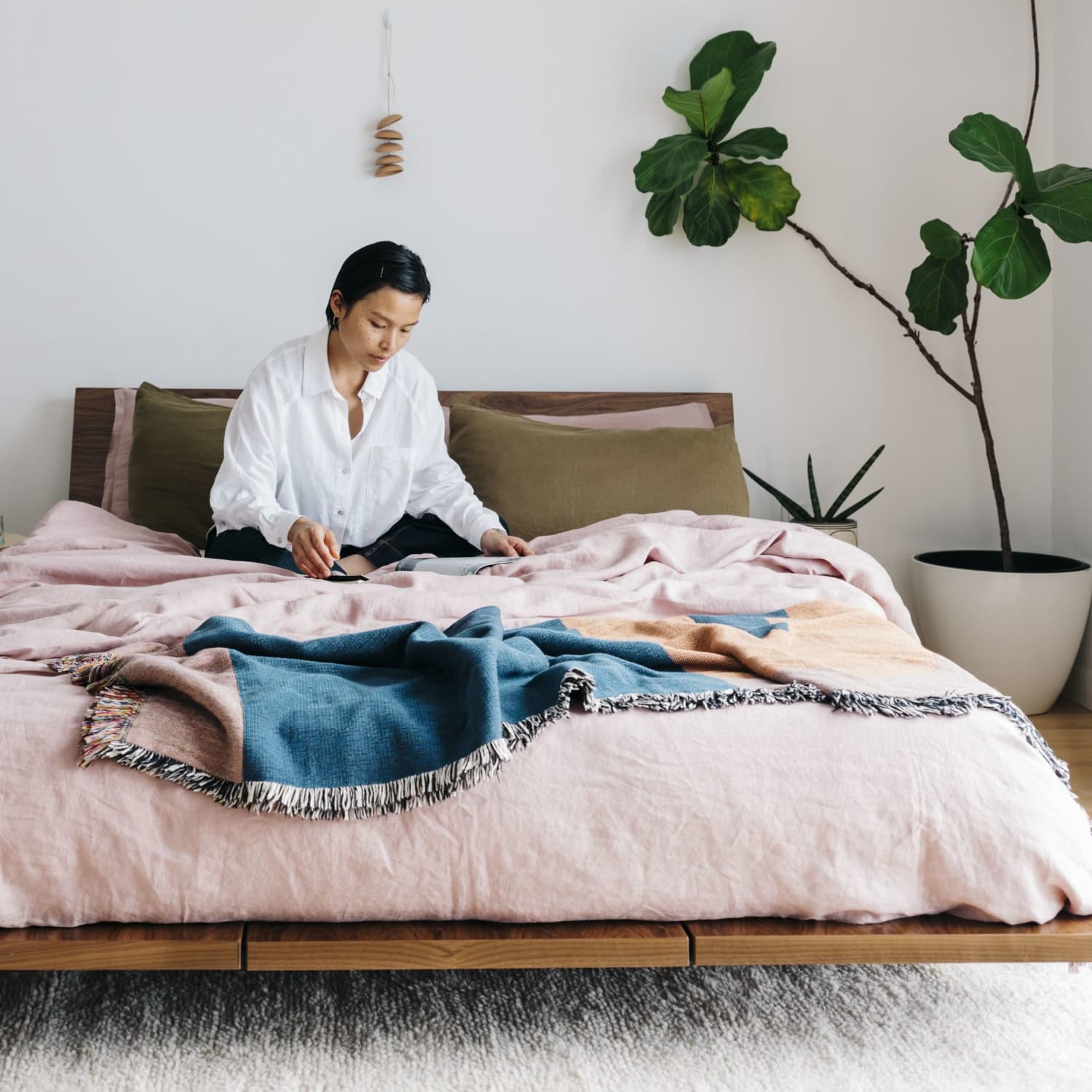 Review of Instagram's Favorite Pieces of Furniture: The Floyd Bed