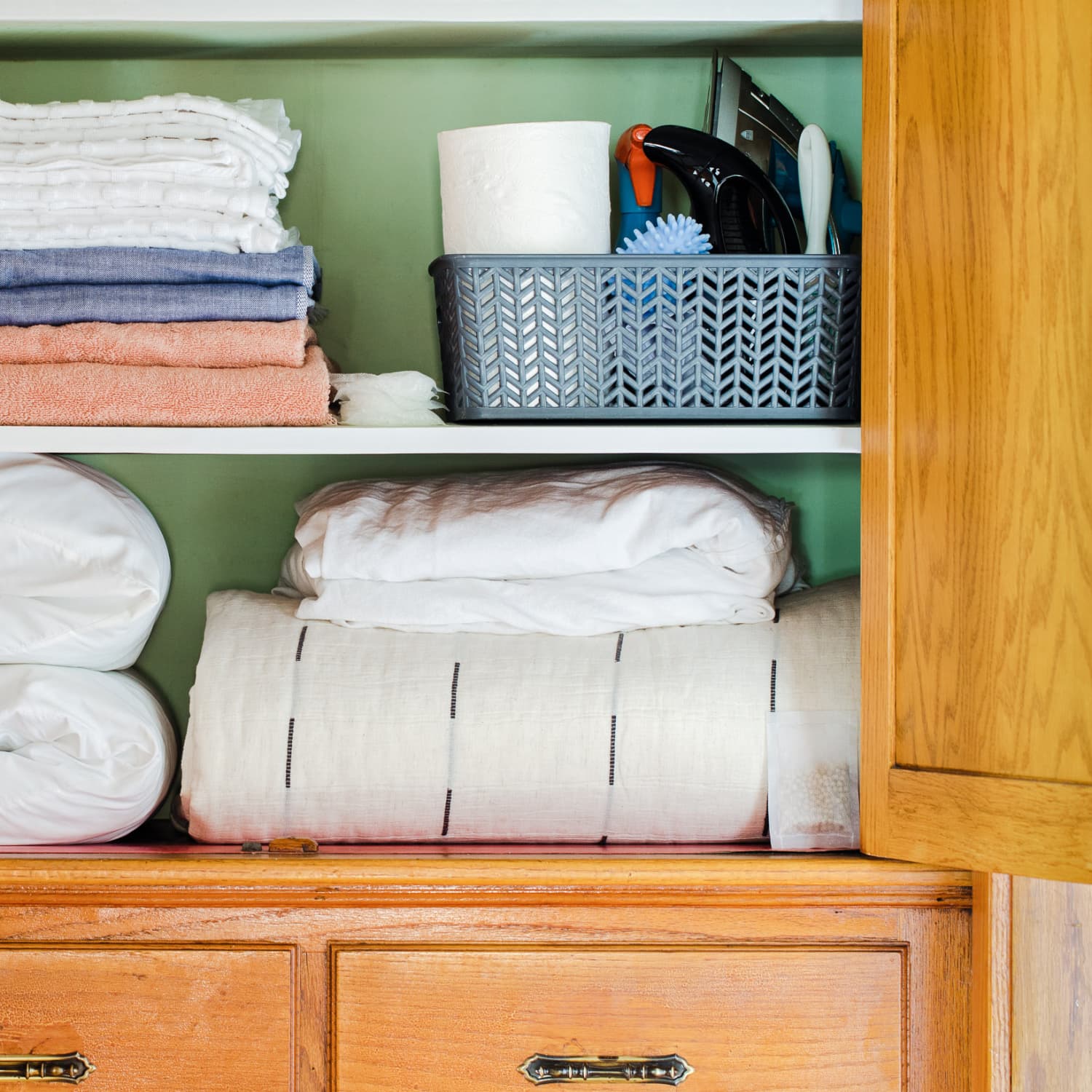 9 Ways to Clean, Declutter & Organize Your Linen Closet That'll