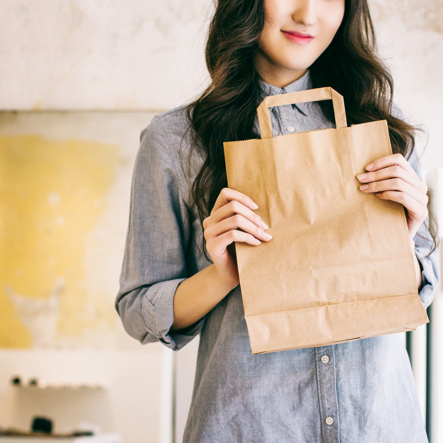 Woolworths gives second life to 25c paper bags with 'trashy