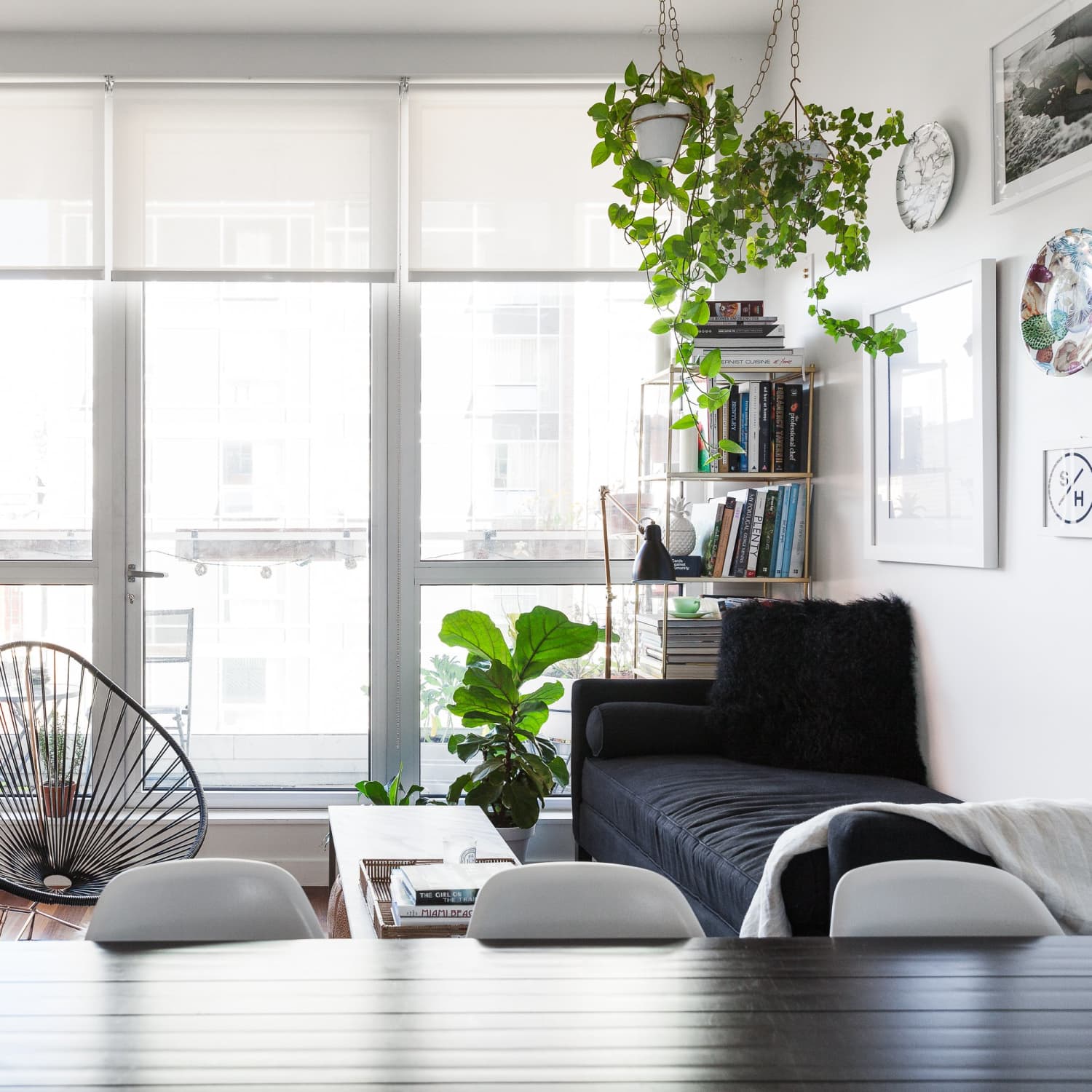 How To Decorate A Small Space With Large Scale Pieces Apartment