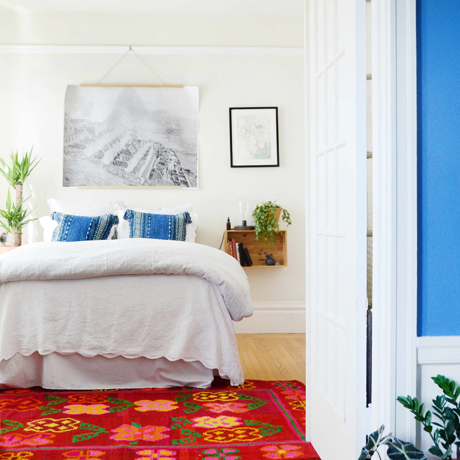 How To Arrange A Small Bedroom Small Bedroom Layout Apartment Therapy