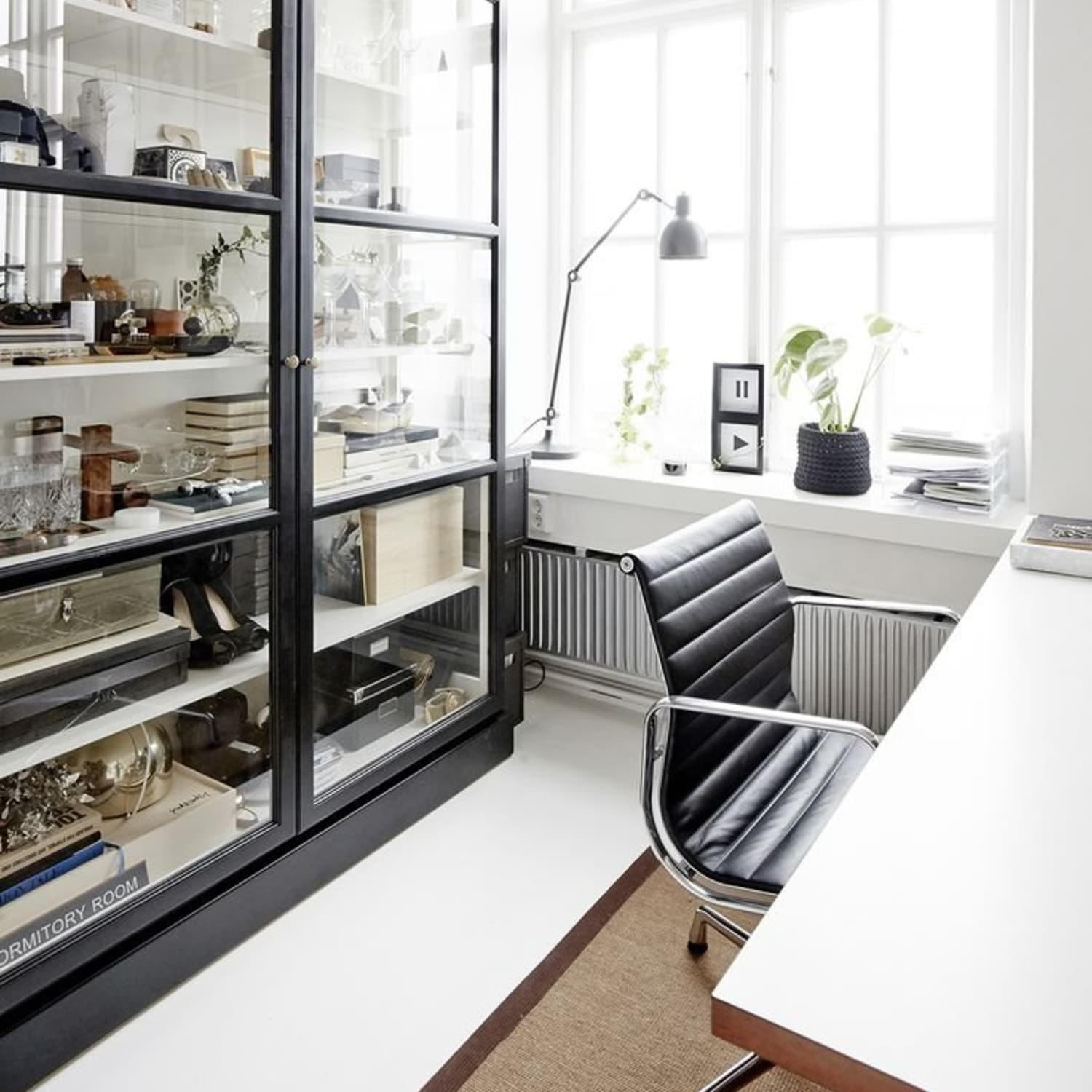 Gallery Finish Curio Cabinet Decor