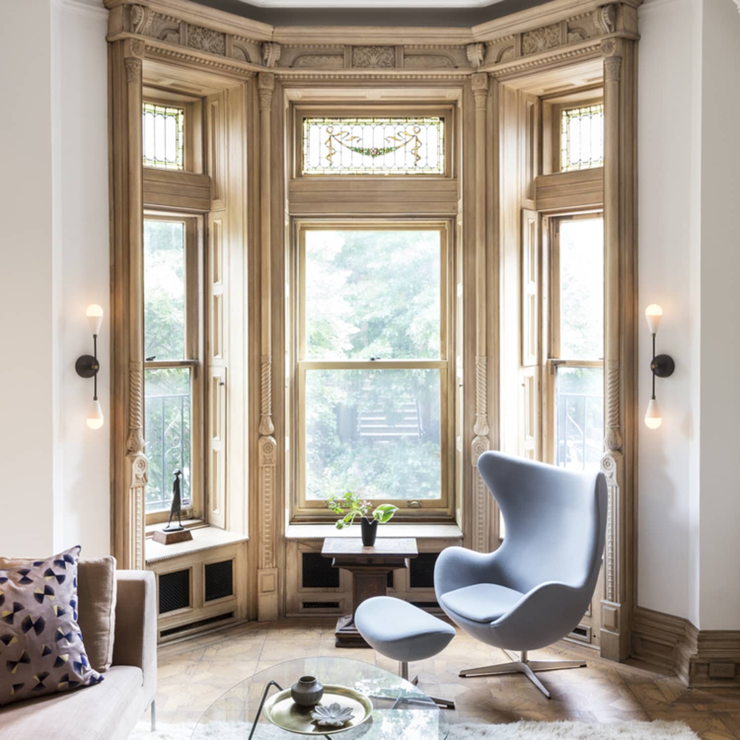 Brownstone interiors in New York are known for their timeless elegance and classic charm. These historic homes often feature high ceilings, intricate moldings, and stunning fireplaces, creating a cozy and luxurious atmosphere that is hard to match.