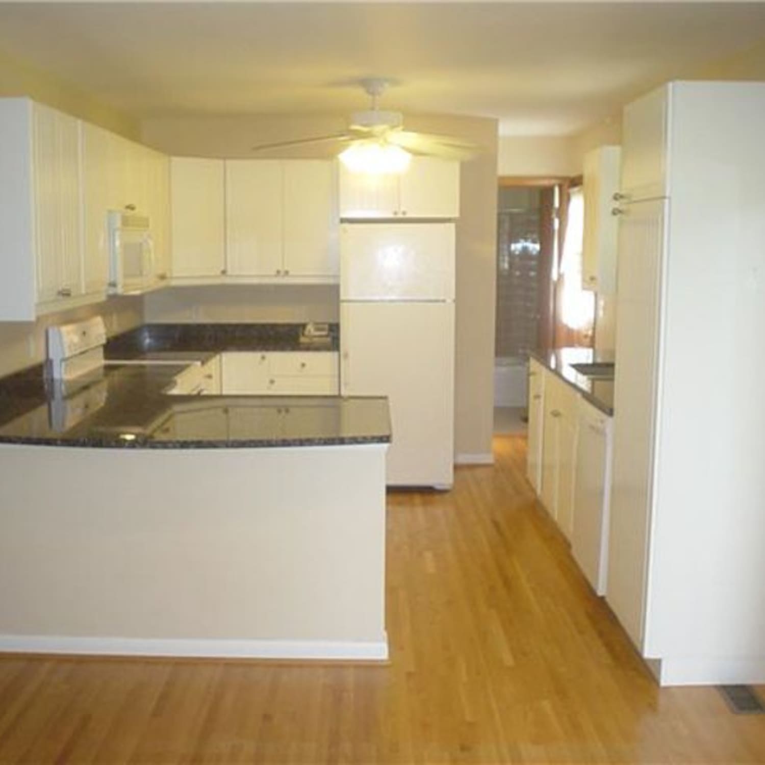 Before After Bright Beautiful Nashville Kitchen Renovation Apartment Therapy